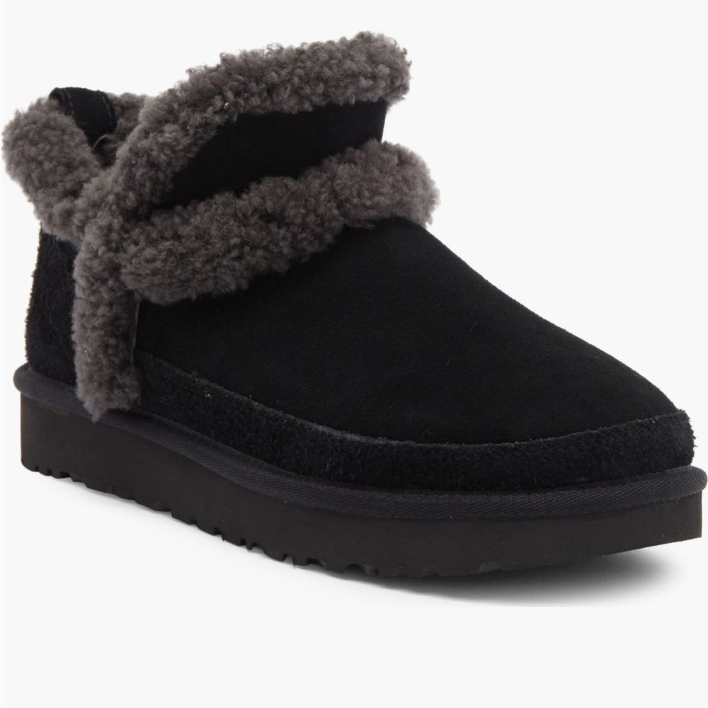 UGG Ultra mini Black and Gray Spillseam Genuine Shearling Boots size 7 NEW